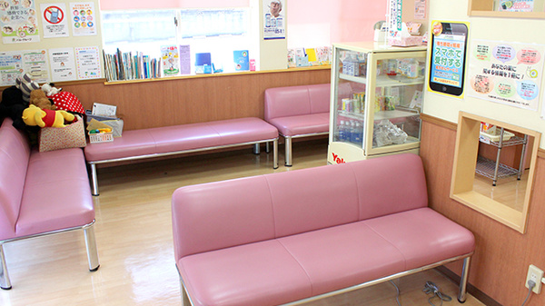 パル薬局鶴瀬西店（旧：スマイル薬局）の待合スペース