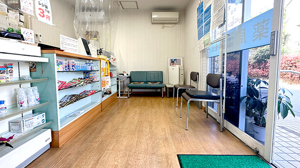 すみれ薬局の待合スペース