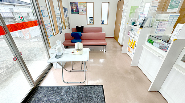 たべい薬局上柴店の待合スペース