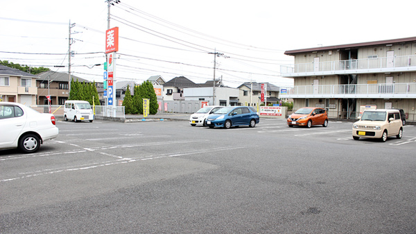 セキ薬局　春日部中央店の駐車場