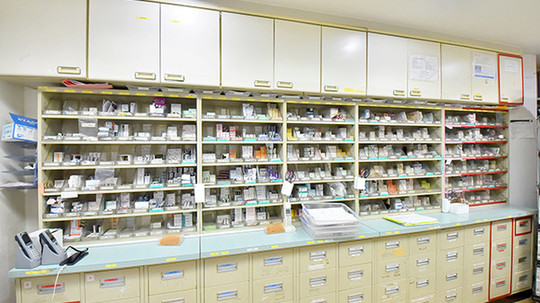 トリム薬局 さいたま店の薬棚
