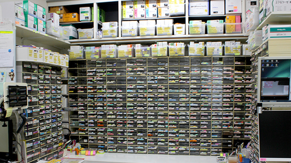 ハロー薬局　川口店の薬棚