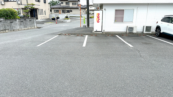 ひばり薬局花園店の駐車場