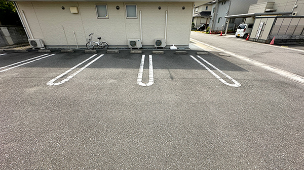 ひばり薬局国済寺店の駐車場