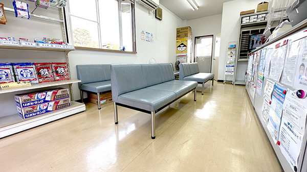 ひばり薬局桜沢店の待合スペース