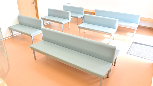 ひまわり薬局本町店の待合スペース