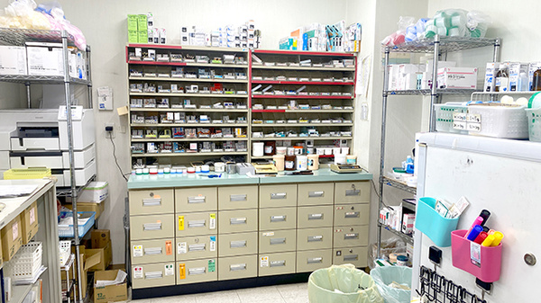 ひまわり薬局桶川南店の薬棚