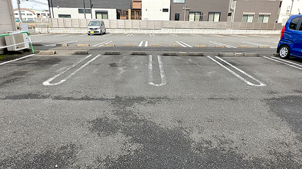 ファミリープラザ健康薬局朝霞店の駐車場