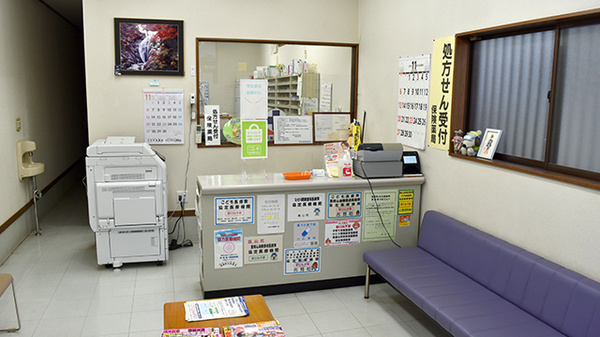 ファミリー薬局本一店の受付/カウンター