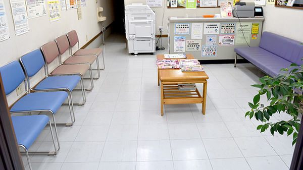 ファミリー薬局本一店の待合スペース