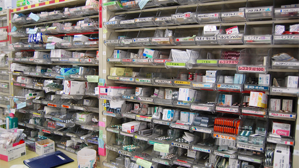 フラワー薬局久喜店の薬棚