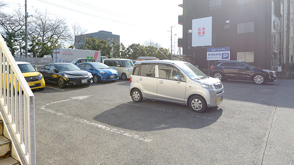クオール薬局ユーカリ店の駐車場