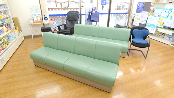 クオール薬局高坂店の待合スペース