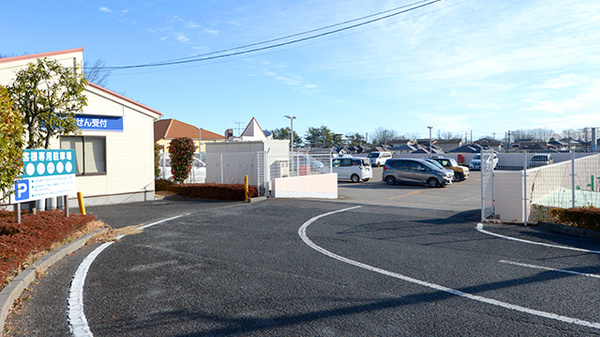 クオール薬局高坂店の駐車場