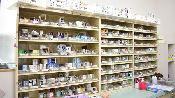 パル薬局　中央公園店の薬棚