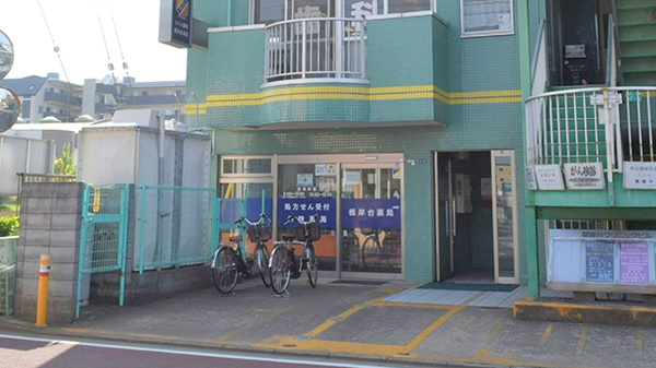 ウイン調剤根岸台薬局の外観