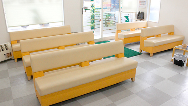 阪神調剤薬局　せんげん台店の待合スペース