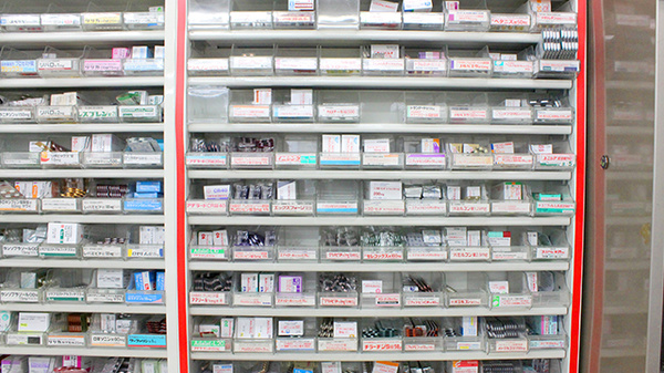 阪神調剤薬局　せんげん台店の薬棚