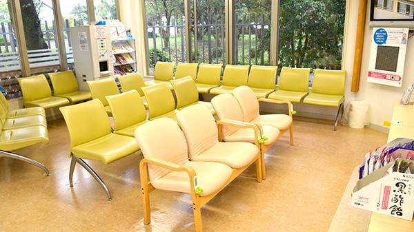 阪神調剤薬局　埼玉日高店の待合スペース