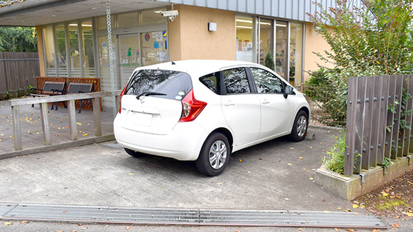 阪神調剤薬局　埼玉日高店の駐車場
