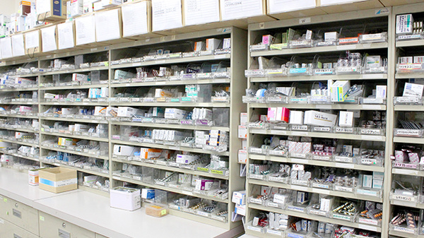 阪神調剤薬局　川口店の薬棚