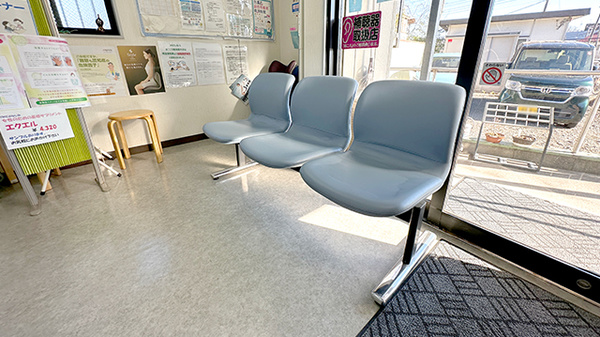 まごころ薬局　笹井店の待合スペース