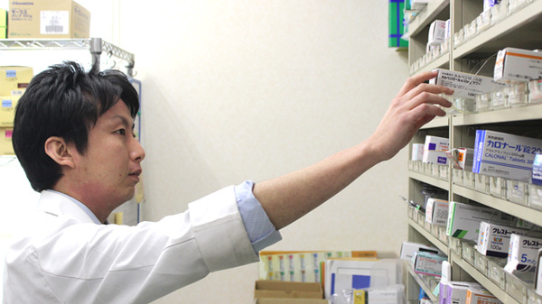 松石薬局の作業風景