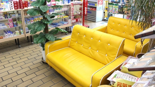 松石薬局の待合スペース