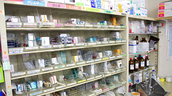 パル薬局鶴瀬店（旧：信和薬局）の薬棚