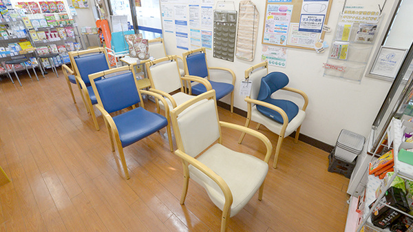 クオール薬局川越フジマ店の待合スペース