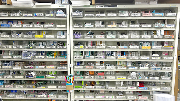 早稲田調剤薬局の薬棚