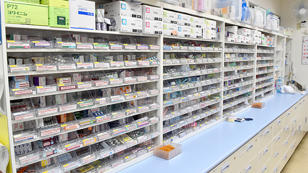 大成薬局の薬棚
