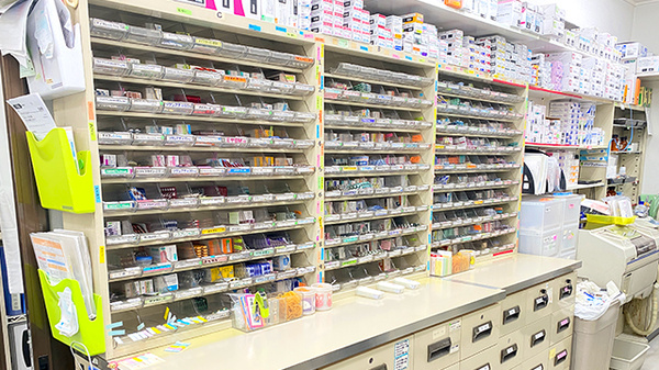 ことぶき薬局　朝霞本町店の薬棚
