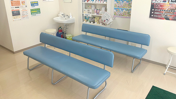 鶴ヶ島中央薬局鶴ヶ島店の待合スペース
