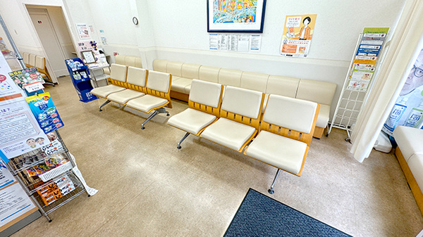 入間川ハート薬局の待合スペース
