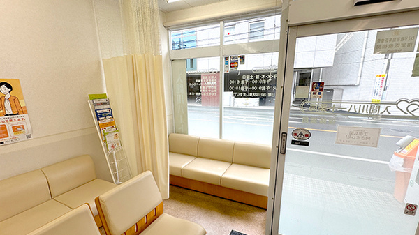 入間川ハート薬局の感染予防待合スペース