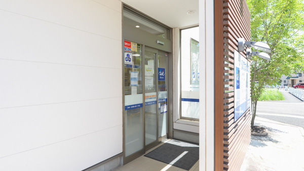 クオール薬局白岡店の入口