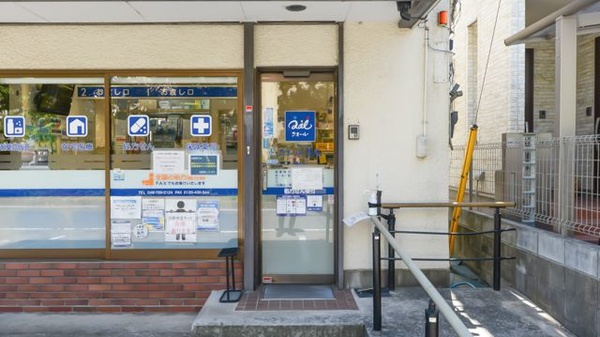 クオール薬局蓮田店の入口