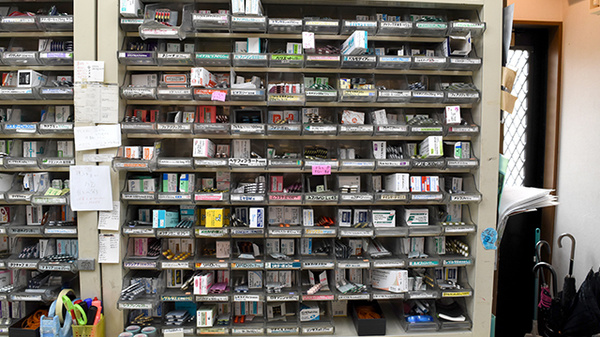 あくらがわ薬局の薬棚