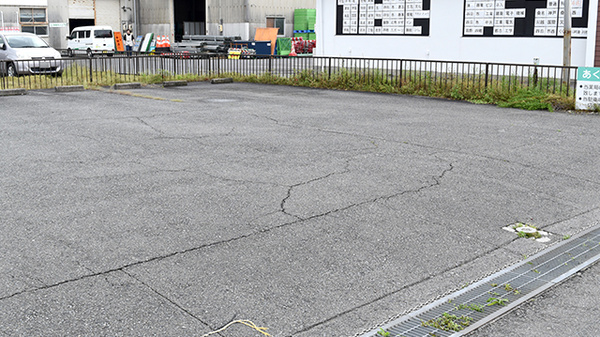 あくらがわ薬局の駐車場