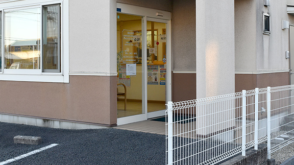 あゆみ調剤薬局日永店の入口