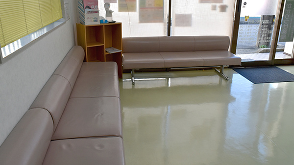 くすの木調剤薬局の待合スペース