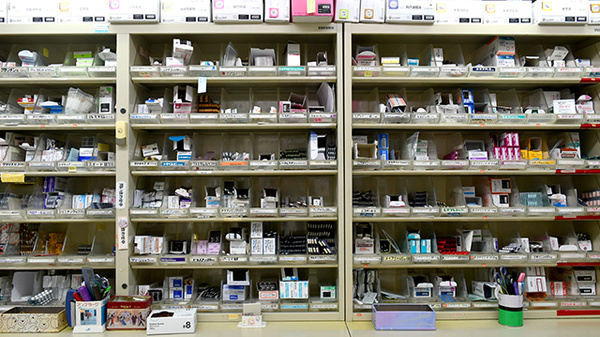 くすの木調剤薬局の薬棚