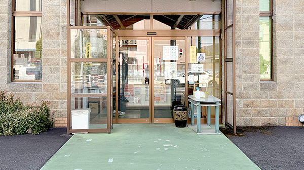 くろだ薬局の入口