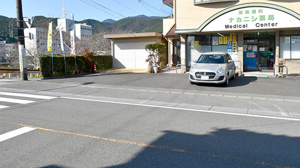 ナカニシ薬局の駐車場