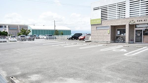 さんあい薬局　ひとみ店の駐車場