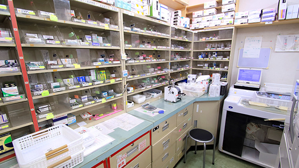 ファーマライズ薬局　恵利原店の薬棚