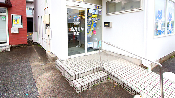 ファーマライズ薬局　菰野店の入口