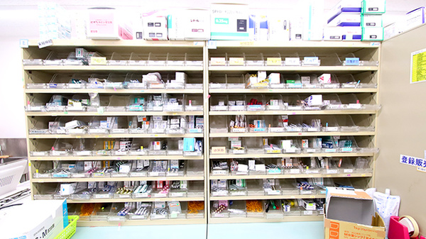 ファーマライズ薬局　日永店の薬棚
