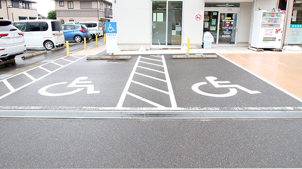 ファーマライズ薬局　日永店の駐車場